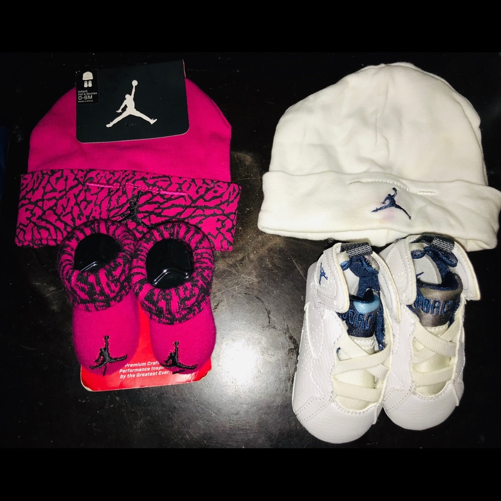 Newborn shoes with hats